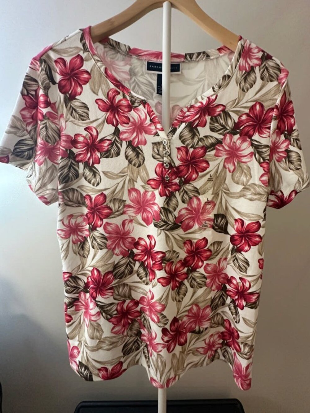 NWOT Karen Scott Floral Short Sleeve Top L V‑Neck Button Front